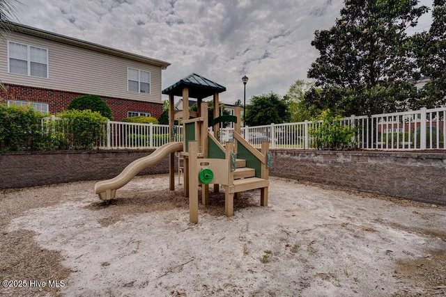 $1,575 | 2820 Bloomfield Lane, Unit 103, Wilmington, NC 28412