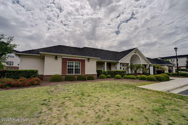 $1,575 | 2820 Bloomfield Lane, Unit 103, Wilmington, NC 28412