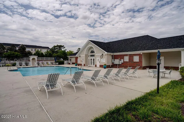 $1,575 | 2820 Bloomfield Lane, Unit 103, Wilmington, NC 28412