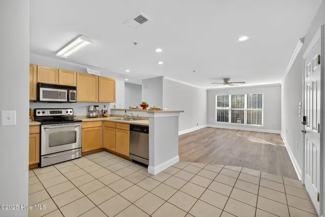 $1,575 | 2820 Bloomfield Lane, Unit 103, Wilmington, NC 28412