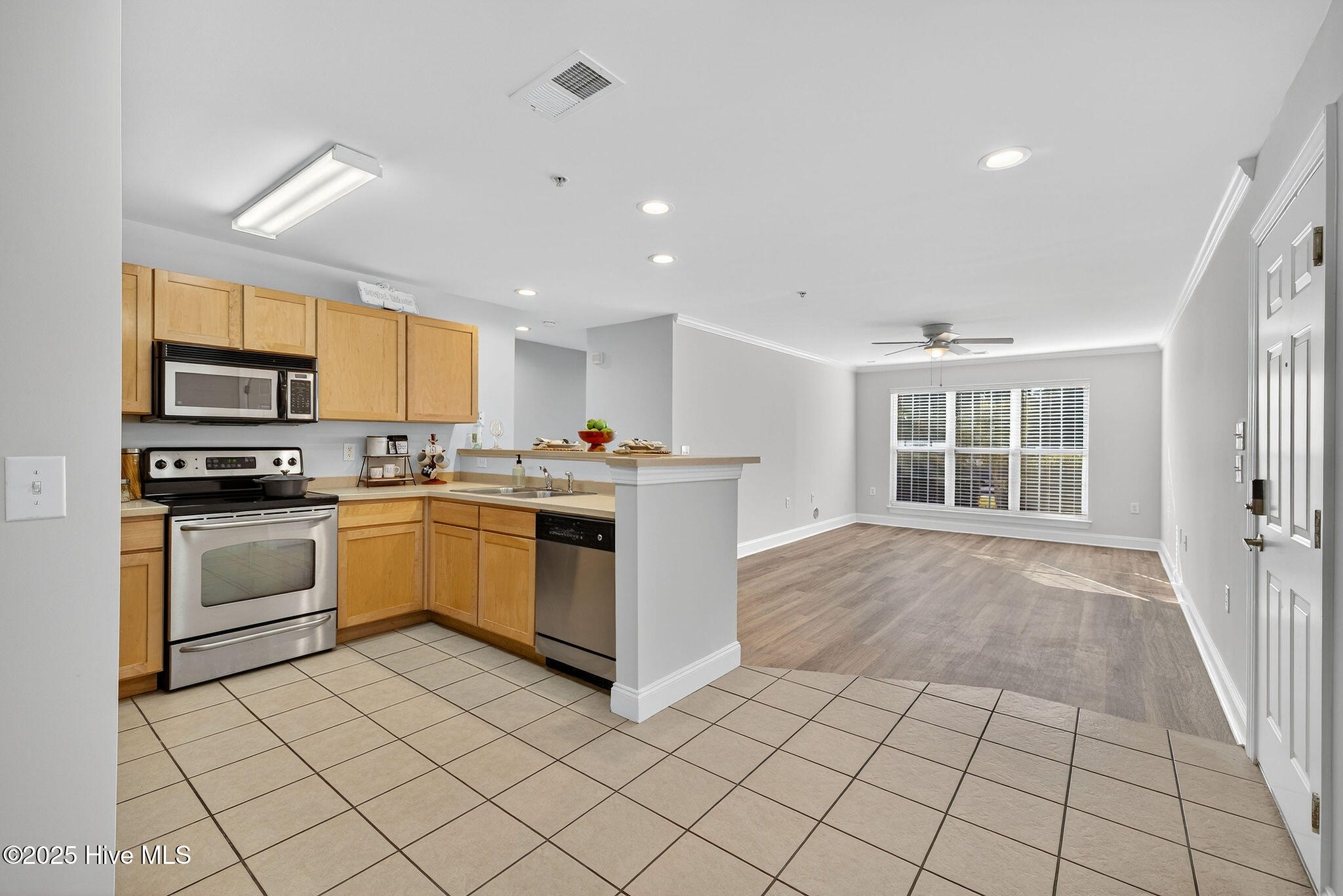 2820 Bloomfield Lane, Unit 103 Wilmington, NC 28412 - Photo 9 of 32 2820BloomfieldLane-11