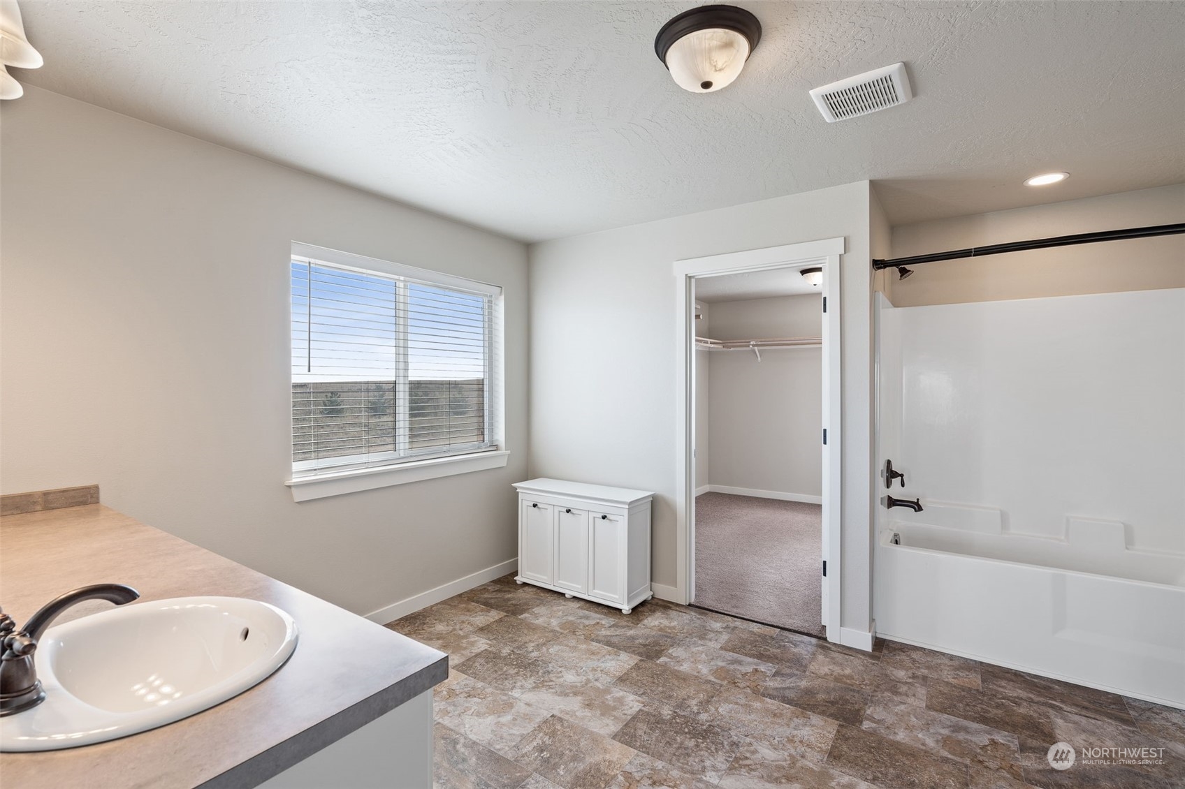 1003 North Klein Road Ritzville, WA 99169 - Photo 13 of 34 a bathroom with a tub sink shower and mirror