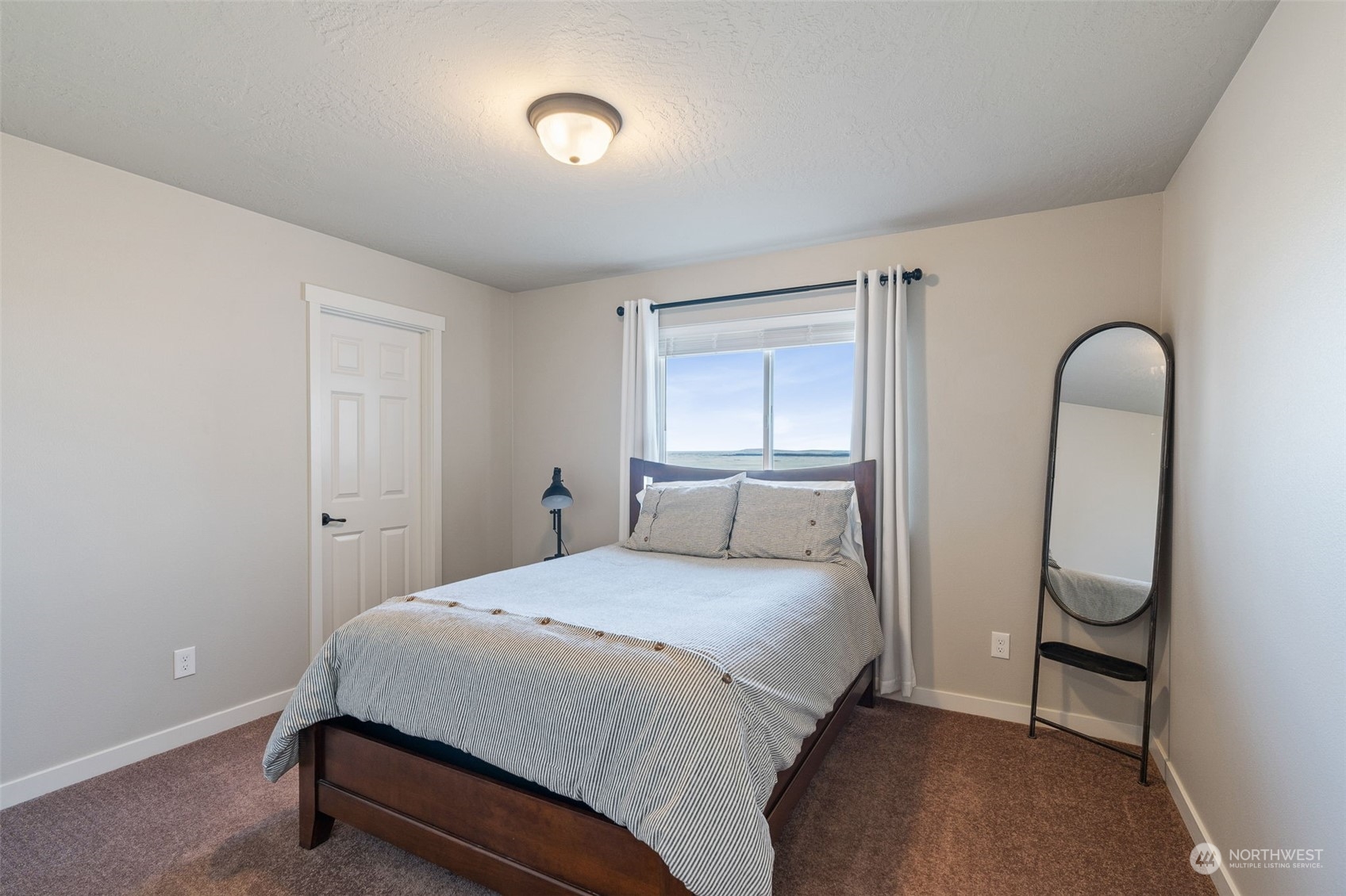 1003 North Klein Road Ritzville, WA 99169 - Photo 18 of 34 a bedroom with a bed and a mirror