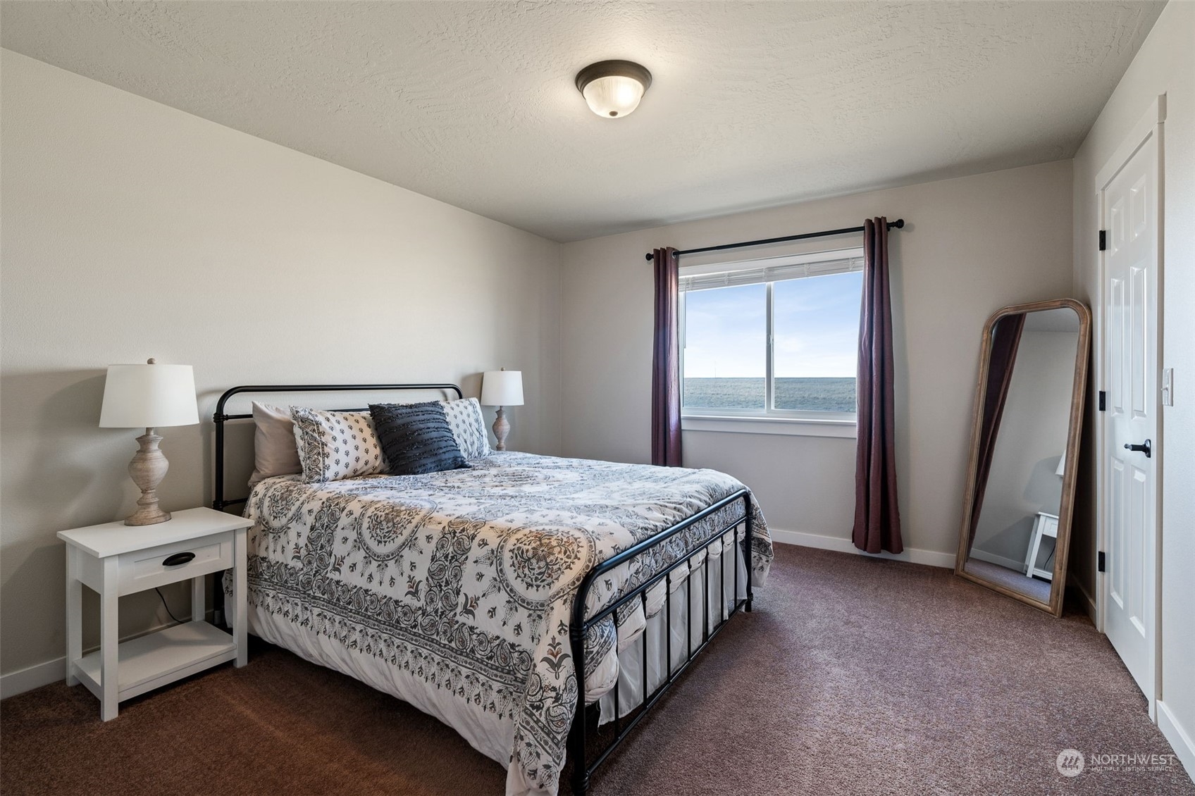1003 North Klein Road Ritzville, WA 99169 - Photo 22 of 34 a bedroom with a bed and a window