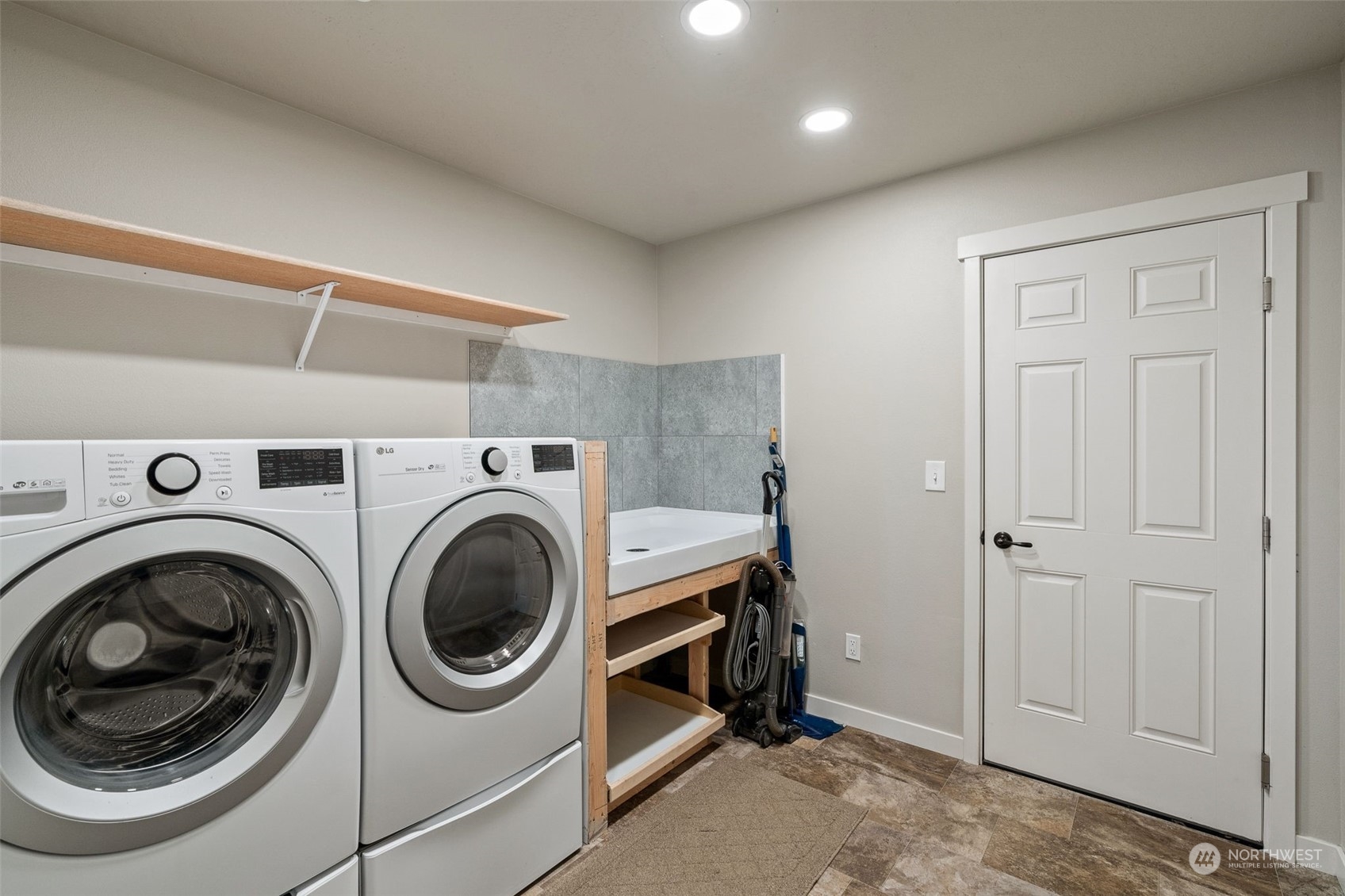 1003 North Klein Road Ritzville, WA 99169 - Photo 25 of 34 a utility room with dryer and washer