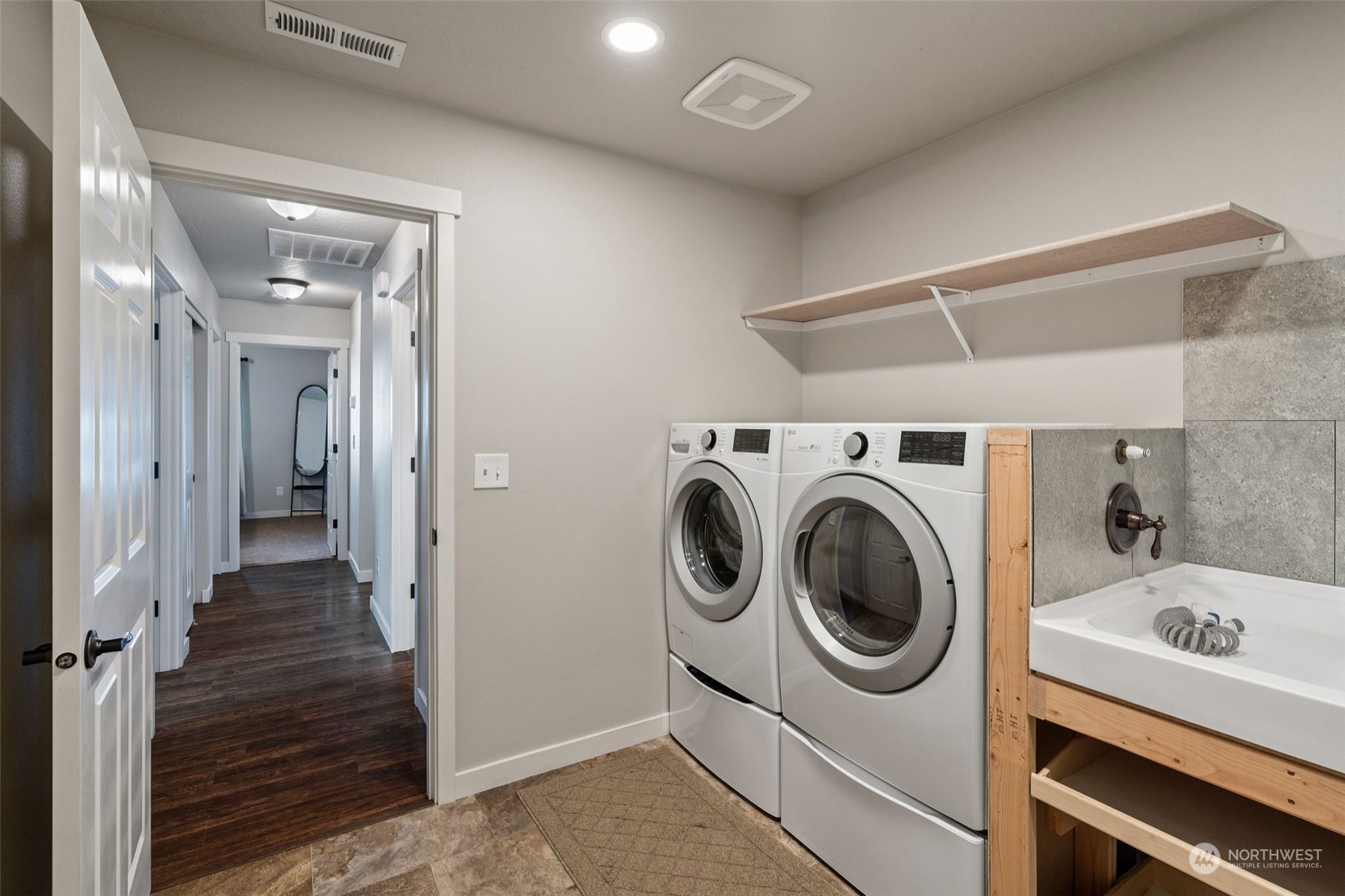 1003 North Klein Road Ritzville, WA 99169 - Photo 26 of 34 a utility room with dryer and washer