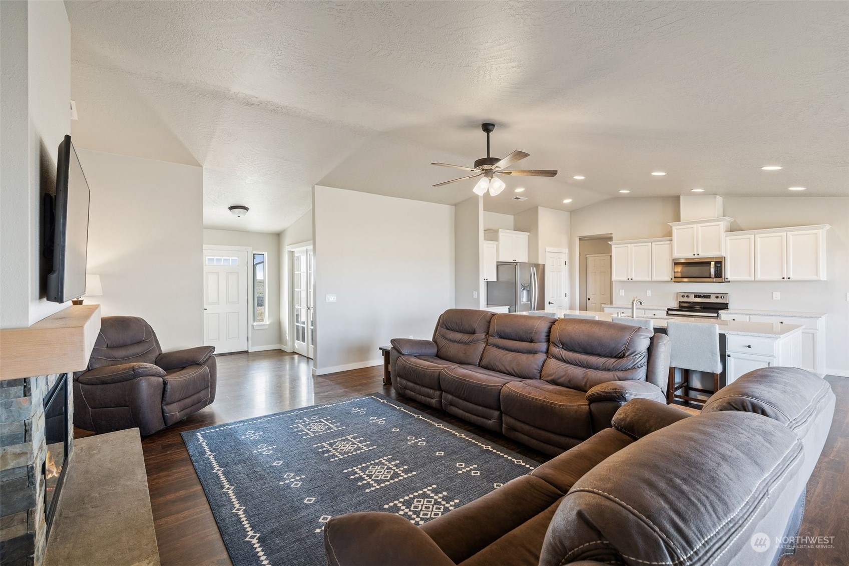 1003 North Klein Road Ritzville, WA 99169 - Photo 4 of 34 a living room with furniture and a view of kitchen