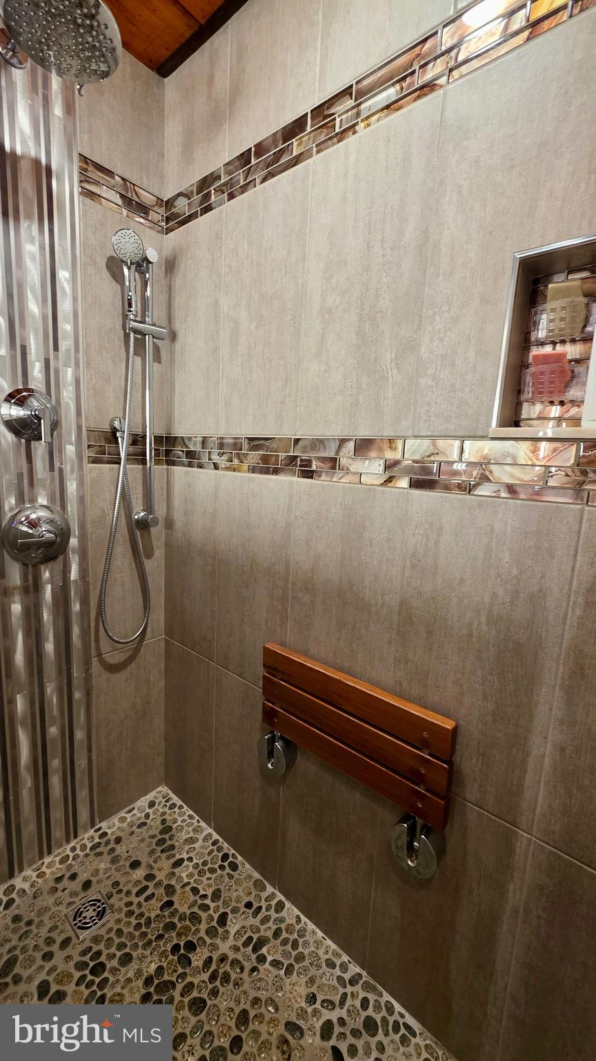 9206 Barkley Lane Huntingdon, PA 16652 - Photo 46 of 88 a bathroom with a shower
