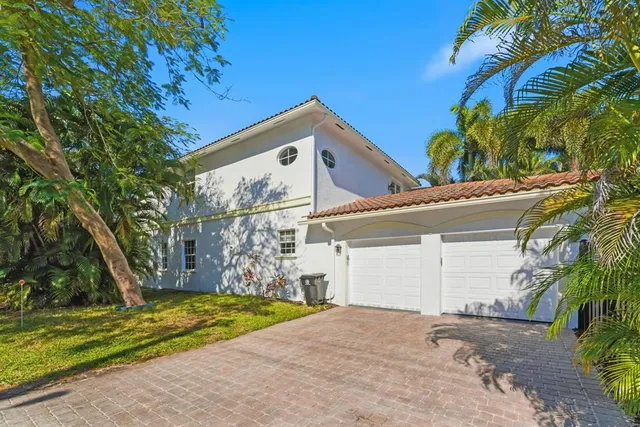 a view of a backyard with a patio and entertaining space