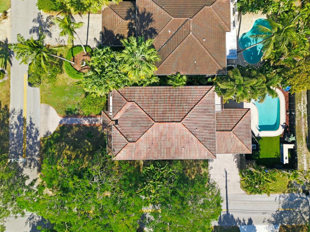 400 Northeast 8th Avenue Fort Lauderdale, FL 33301 - Photo 25 of 25 a aerial view of a house with a yard and garden