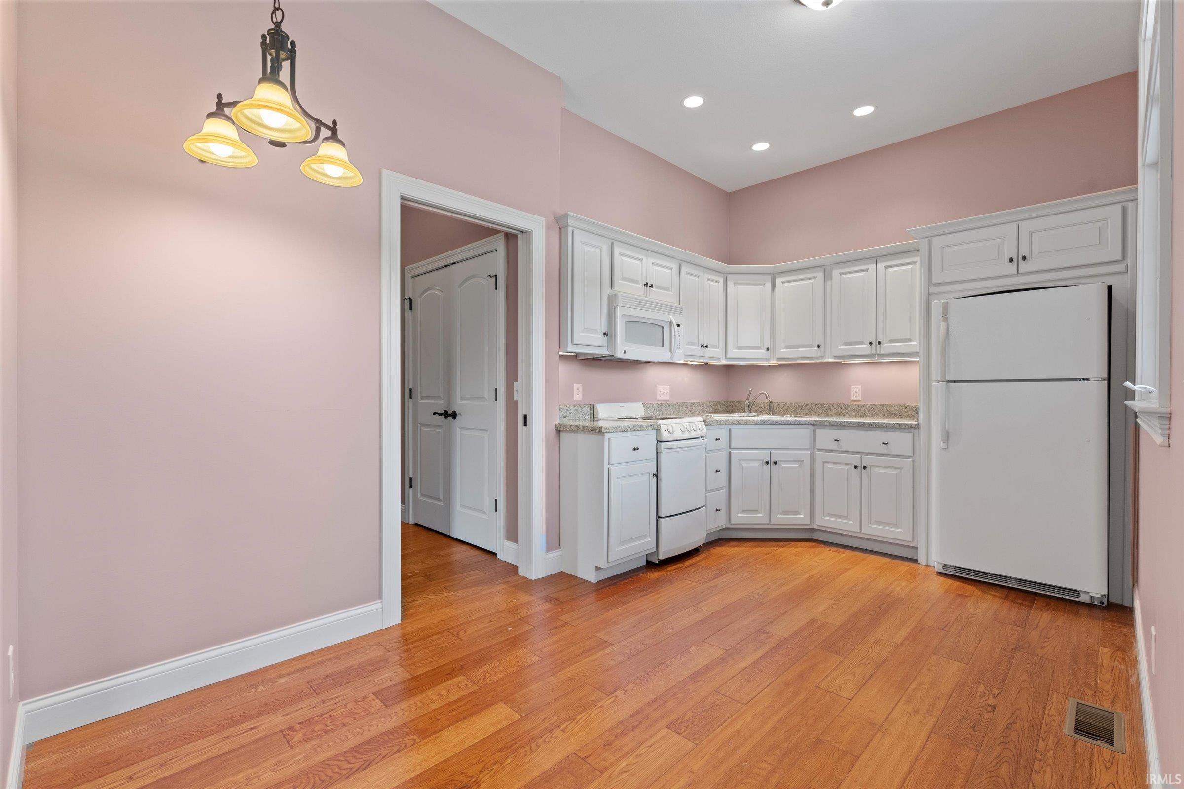 51625 Meadow Pointe Granger, IN 46530 - Photo 5 of 36