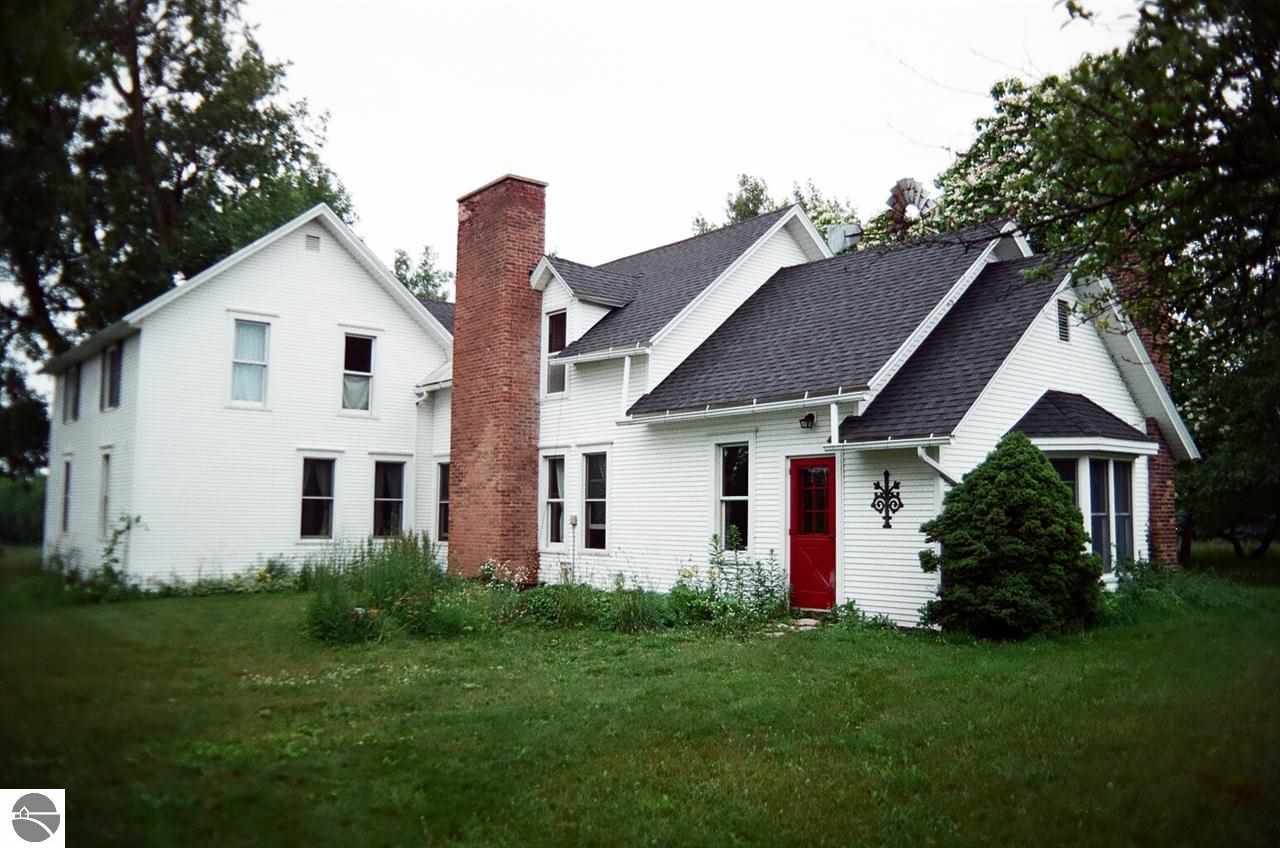 10077 East Solem Road Suttons Bay, MI 49682 - Photo 3 of 41 1788770-2.JPG