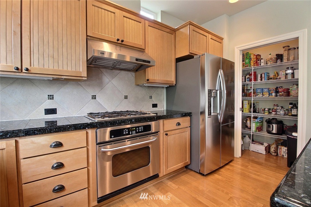 102 Elma Place Southeast Renton, WA 98059 - Photo 11 of 40