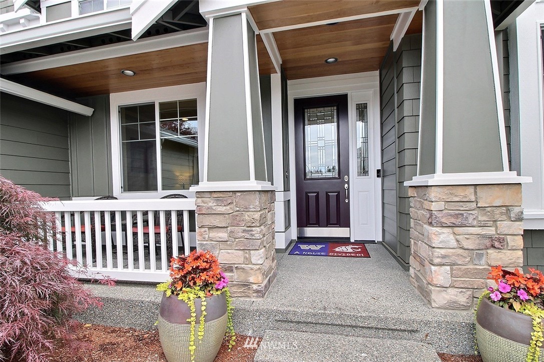 102 Elma Place Southeast Renton, WA 98059 - Photo 3 of 40