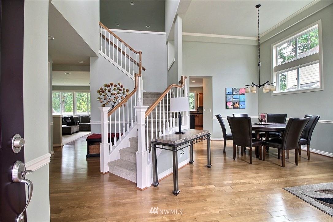 102 Elma Place Southeast Renton, WA 98059 - Photo 4 of 40