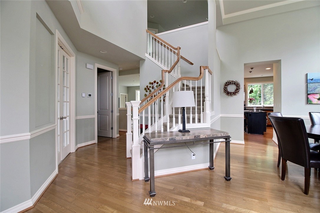 102 Elma Place Southeast Renton, WA 98059 - Photo 5 of 40