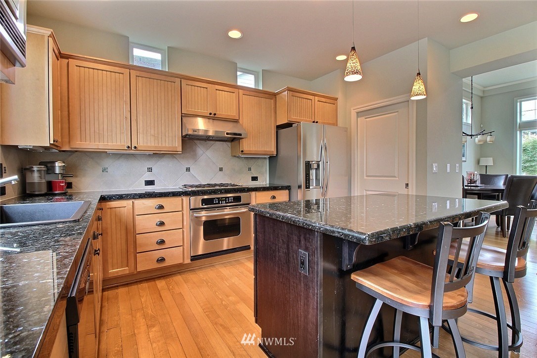 102 Elma Place Southeast Renton, WA 98059 - Photo 9 of 40