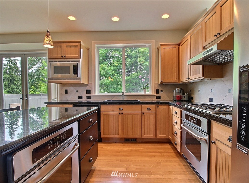 102 Elma Place Southeast Renton, WA 98059 - Photo 10 of 40