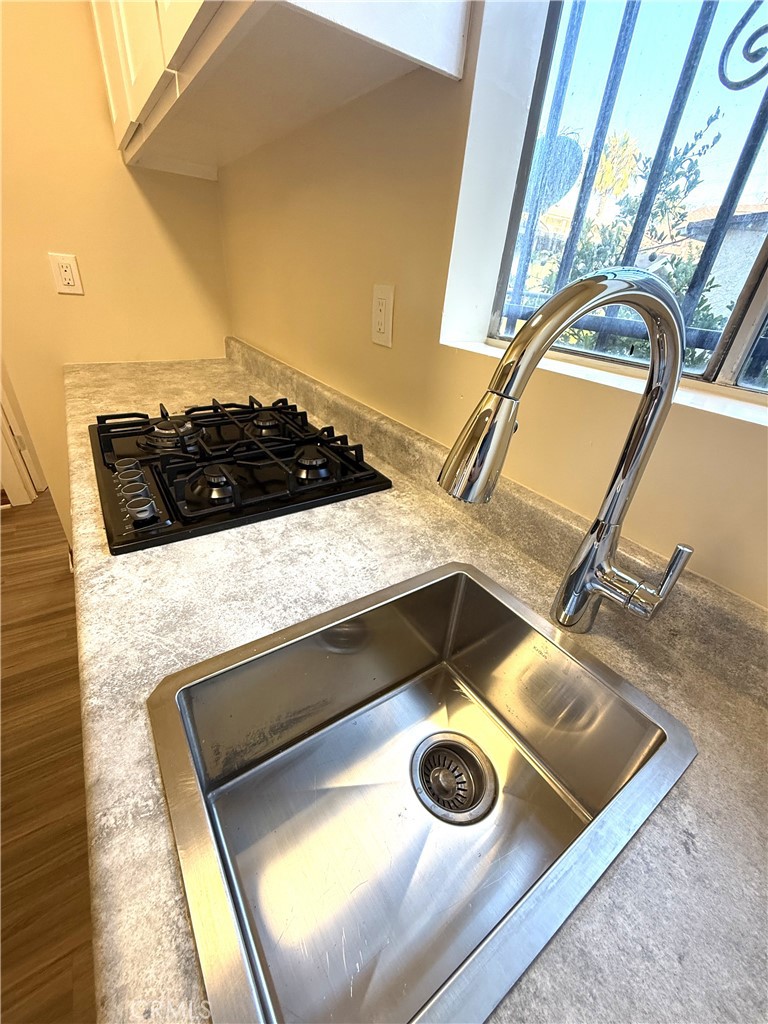 1944 New England Street Los Angeles, CA 90007 - Photo 9 of 18