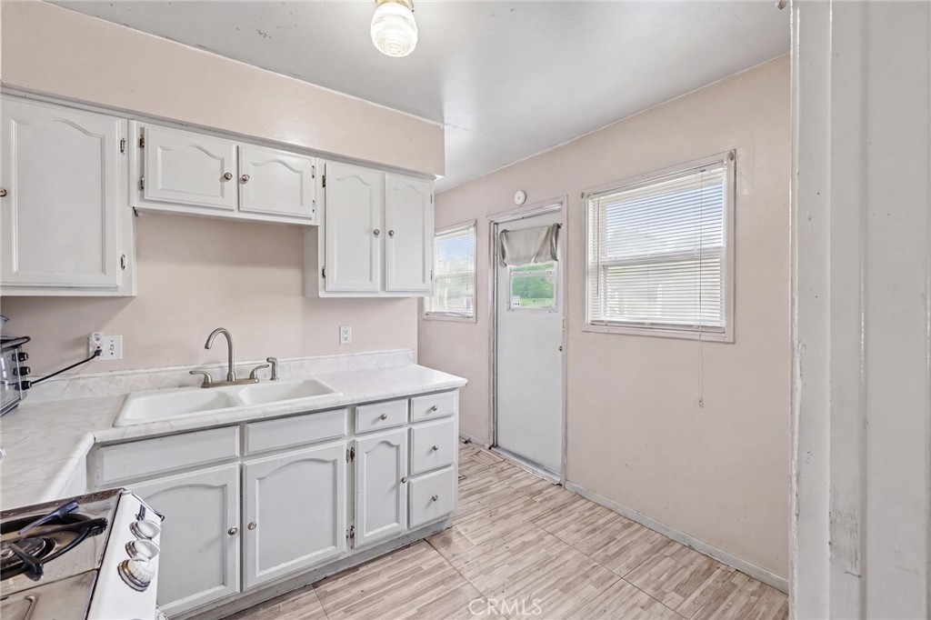 1903 North Grape Avenue Compton, CA 90222 - Photo 4 of 14 Digitally Altered Kitchen