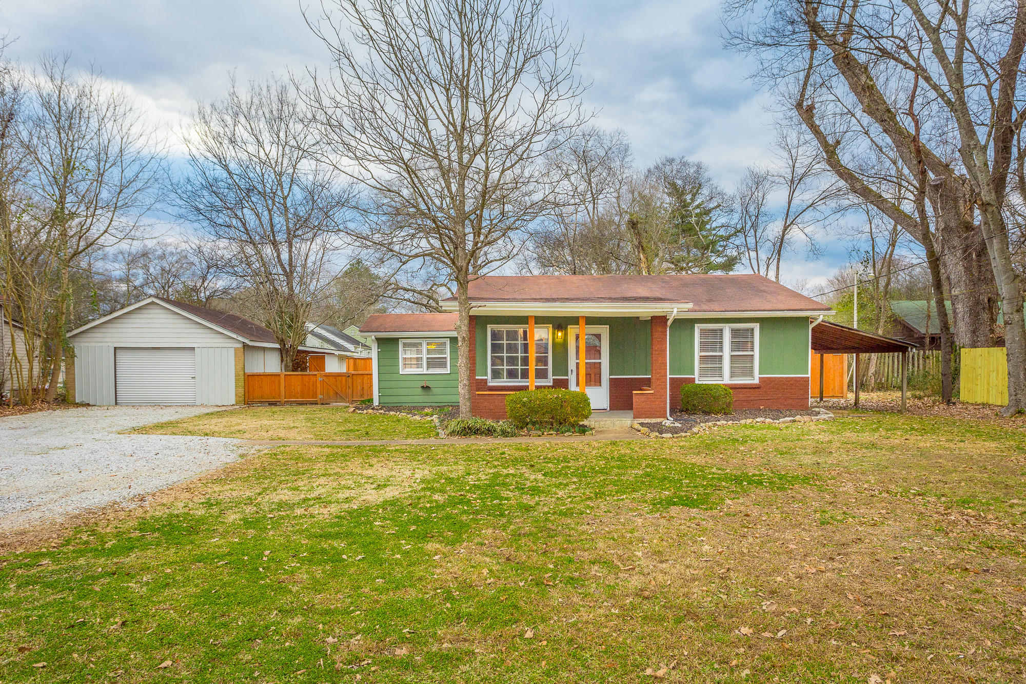 911 North Moore Road Chattanooga, TN 37411 - Photo 3 of 54 911 N Moore Rd. HD-1