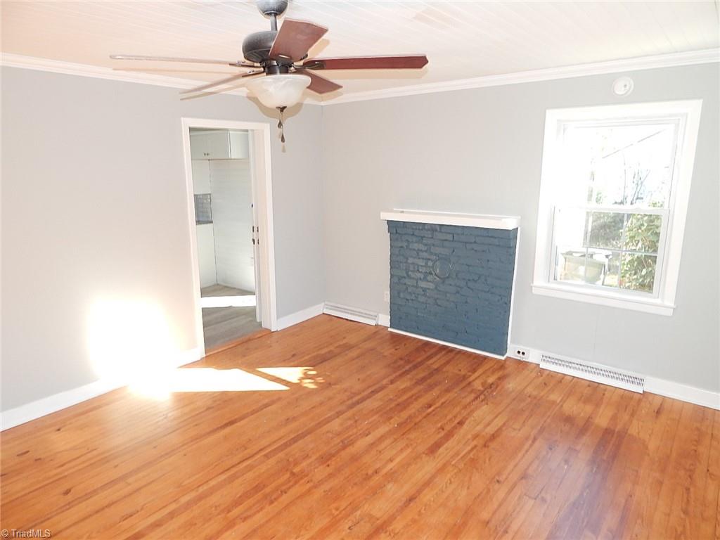 107 Lambeth Road Thomasville, NC 27360 - Photo 4 of 10 living room