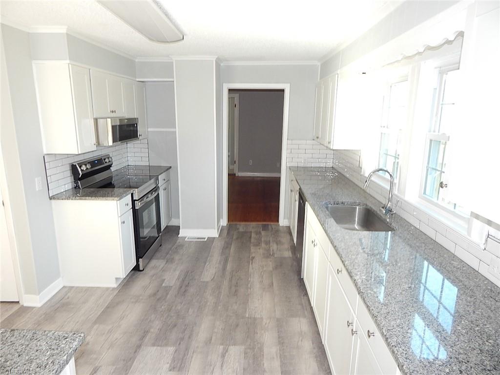 107 Lambeth Road Thomasville, NC 27360 - Photo 5 of 10 kitchen