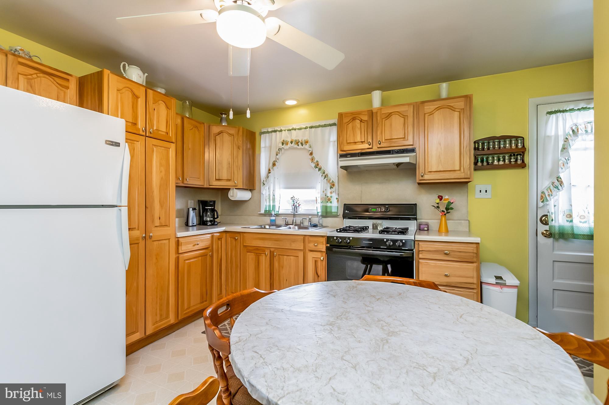 1212 Berkwood Road Baltimore, MD 21237 - Photo 10 of 30 Kitchen