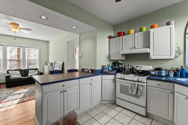 $2,200 | 2210 West Carmen Avenue, Unit 1W, Chicago, IL 60625