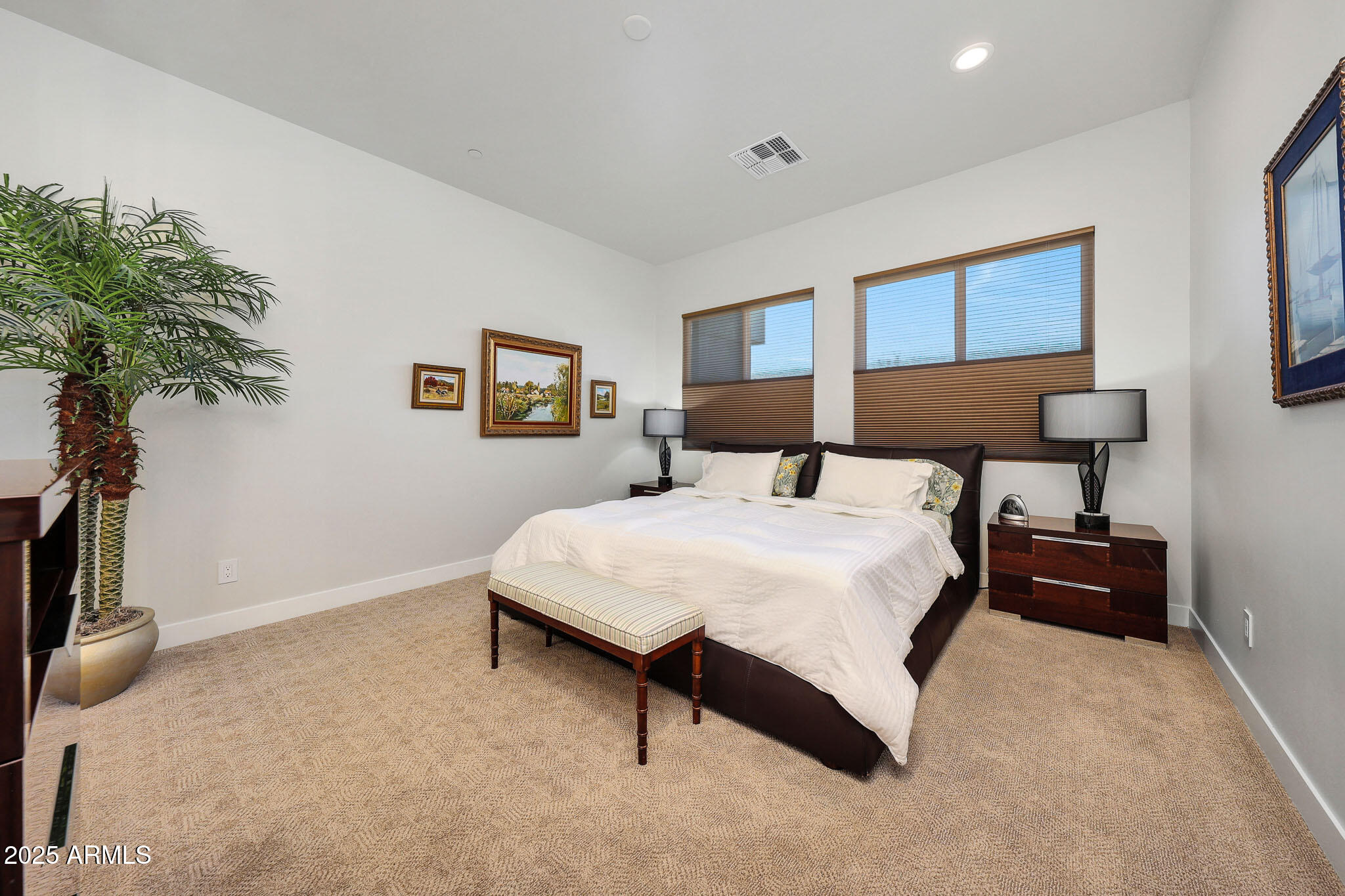9850 East McDowell Mountain Ranch Road, Unit 1019 Scottsdale, AZ 85260 - Photo 29 of 66 a bedroom with a bed and a potted plant