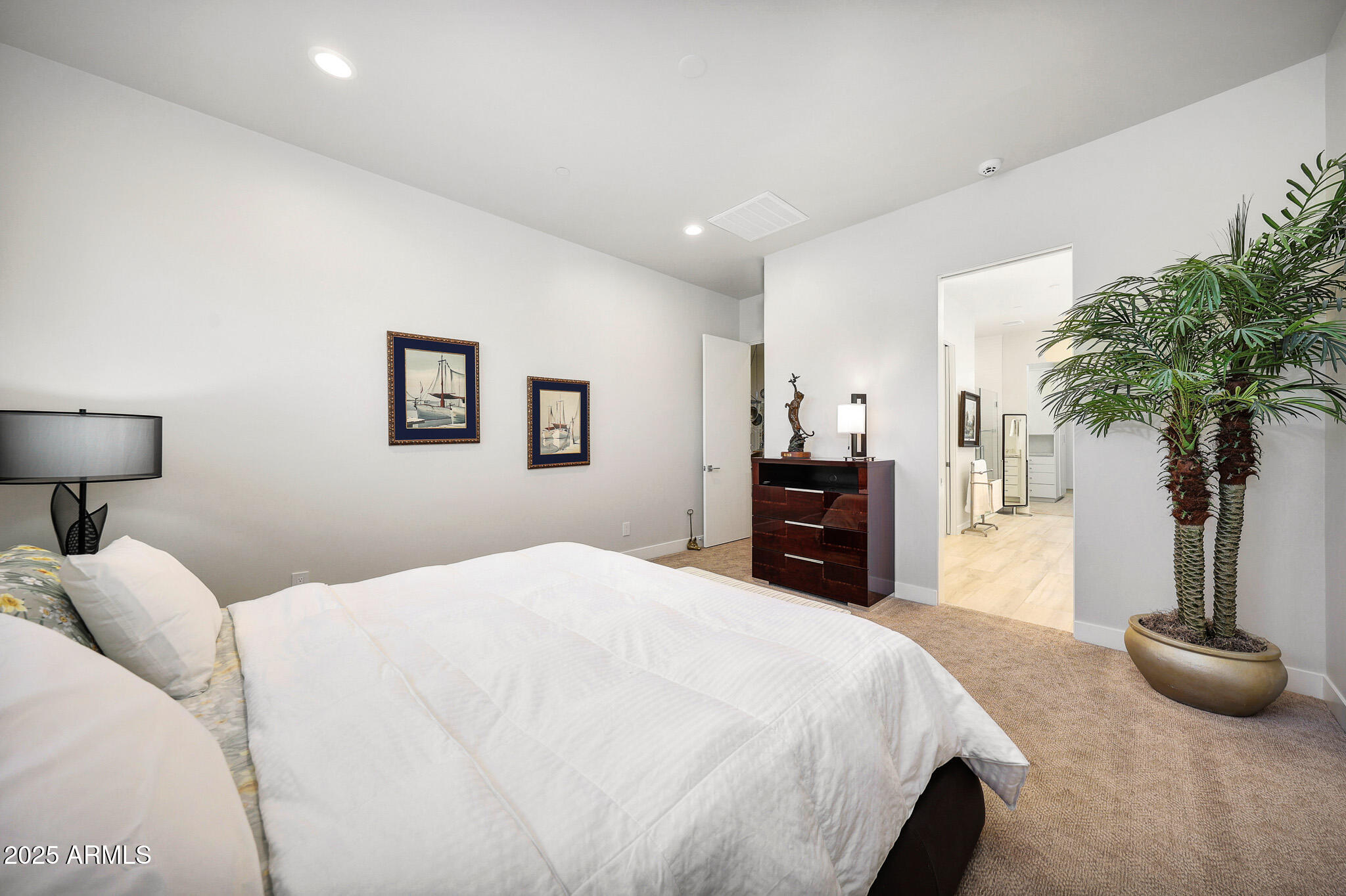 9850 East McDowell Mountain Ranch Road, Unit 1019 Scottsdale, AZ 85260 - Photo 30 of 66 a bedroom with a bed and a potted plant
