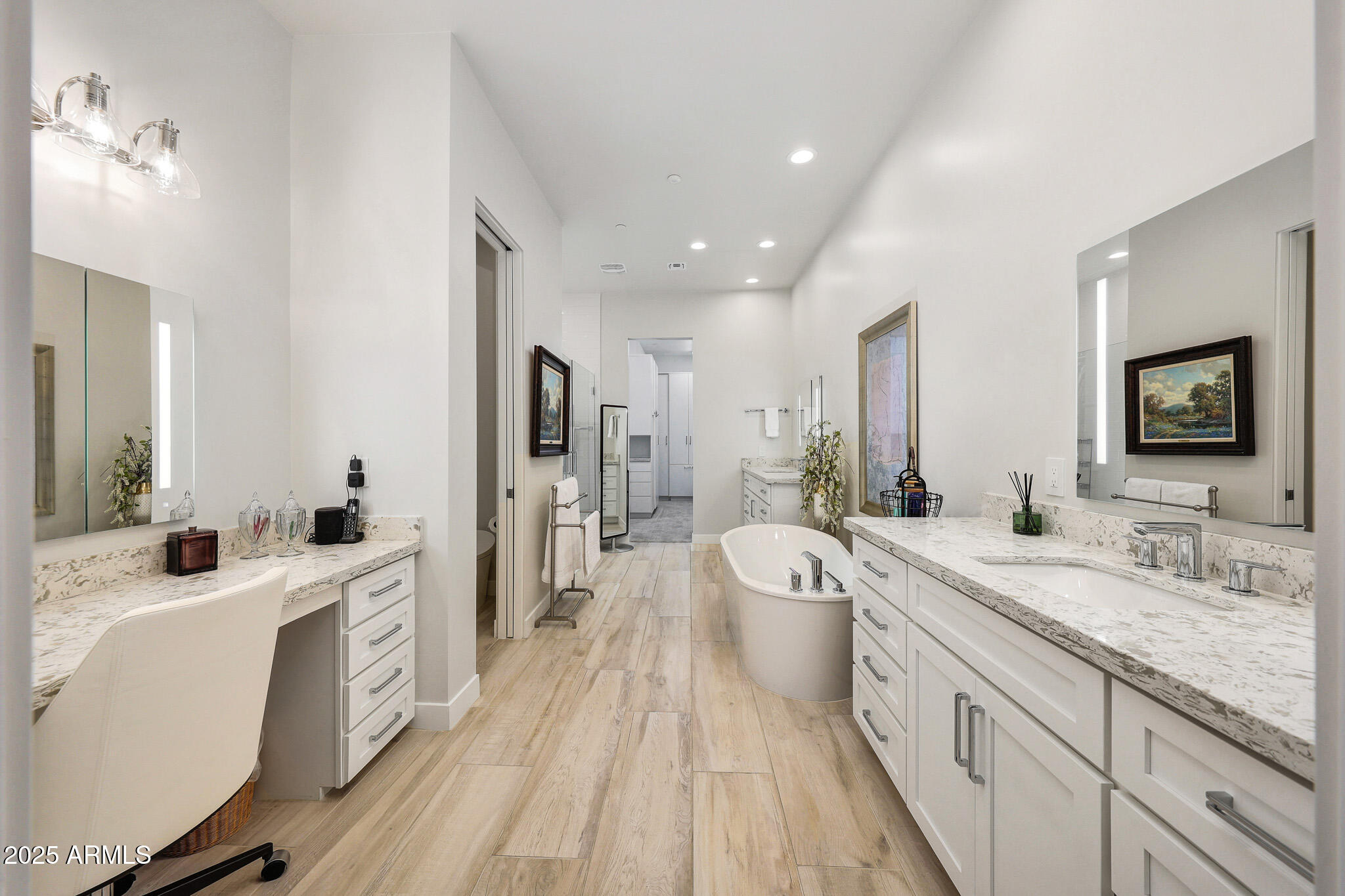 9850 East McDowell Mountain Ranch Road, Unit 1019 Scottsdale, AZ 85260 - Photo 31 of 66 a large bathroom with a double vanity sink a mirror and a bathtub