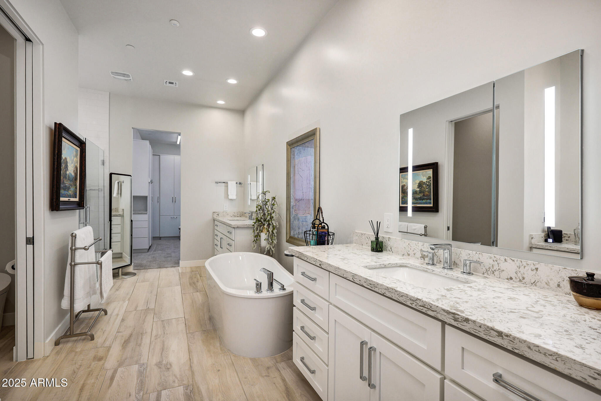 9850 East McDowell Mountain Ranch Road, Unit 1019 Scottsdale, AZ 85260 - Photo 32 of 66 a bathroom with a granite countertop sink mirror and bathtub