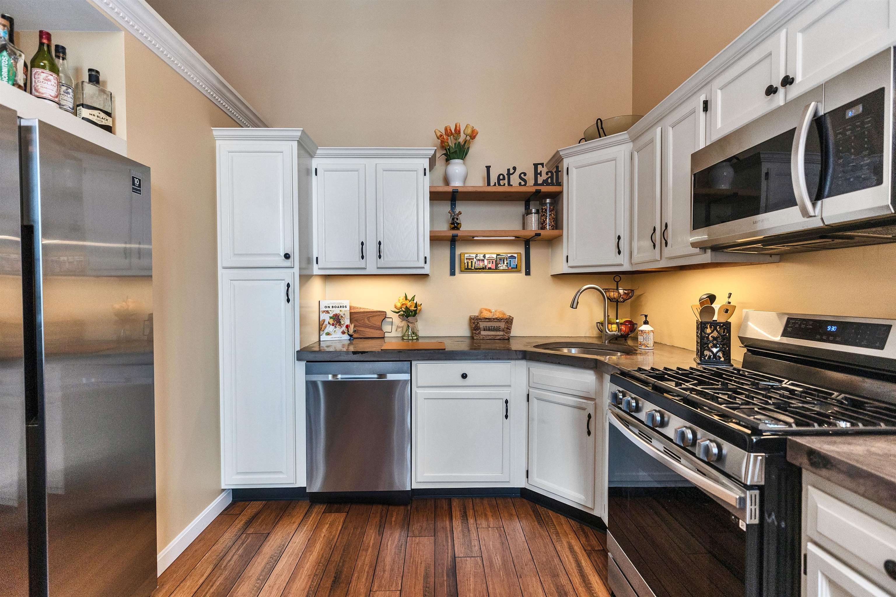 470 Silver Street, Unit 413 Manchester, NH 03103 - Photo 4 of 44