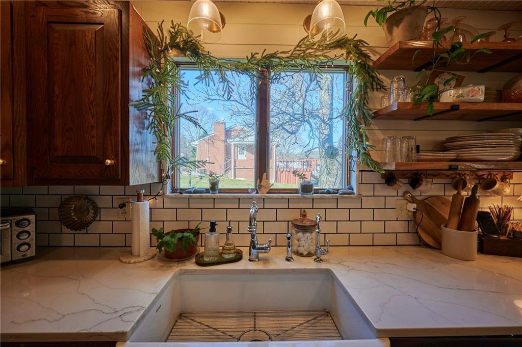 114 Johnetta Road Vandergrift, PA 15690 - Photo 8 of 50