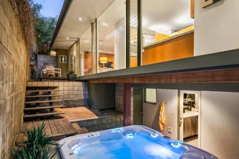 $2,599,000 | 5622 Linda Rosa Avenue, La Jolla, CA 92037