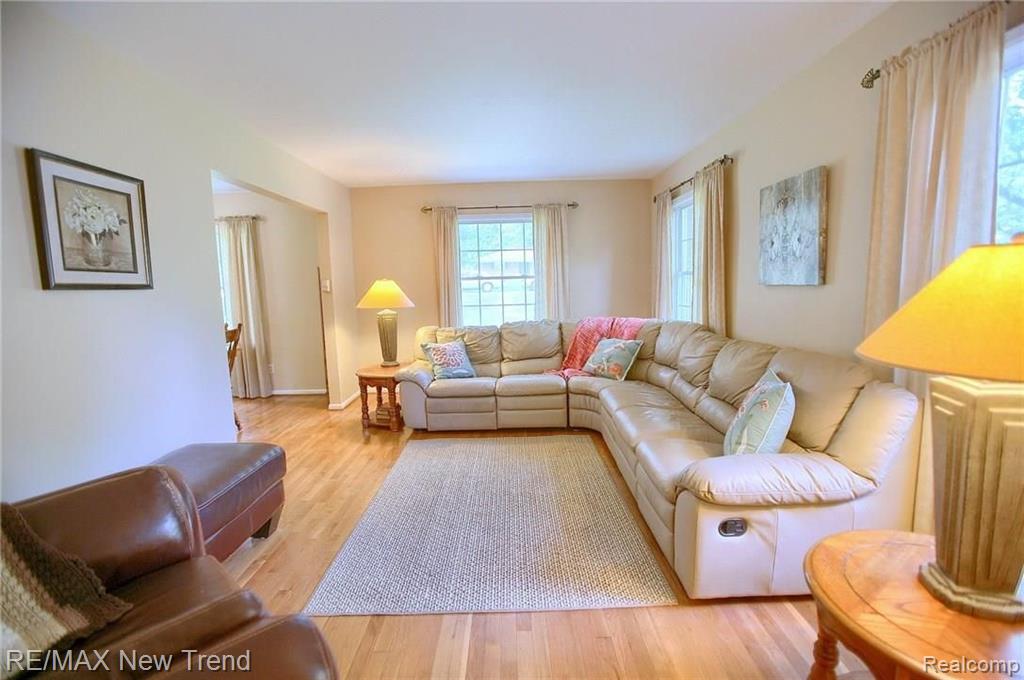 36307 West Lyman Road Farmington Hills, MI 48331 - Photo 5 of 33