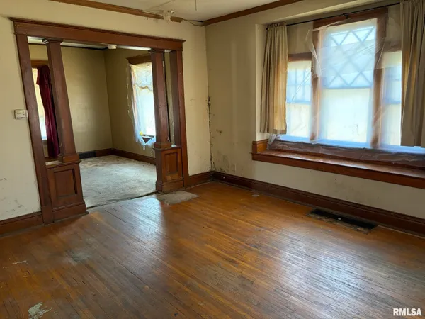 $39,900 | 905 East South Street, Galesburg, IL 61401