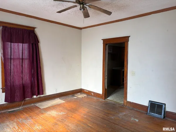 $39,900 | 905 East South Street, Galesburg, IL 61401