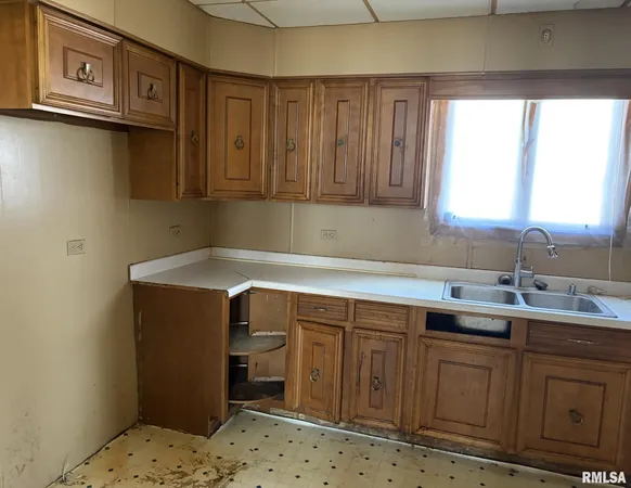 $39,900 | 905 East South Street, Galesburg, IL 61401