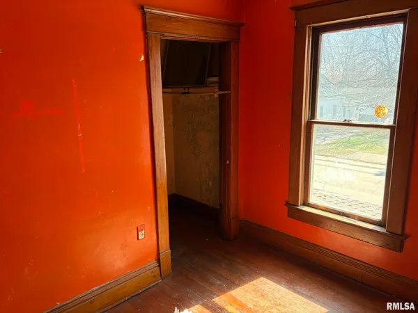 $39,900 | 905 East South Street, Galesburg, IL 61401