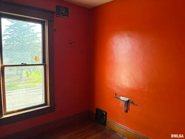 $39,900 | 905 East South Street, Galesburg, IL 61401