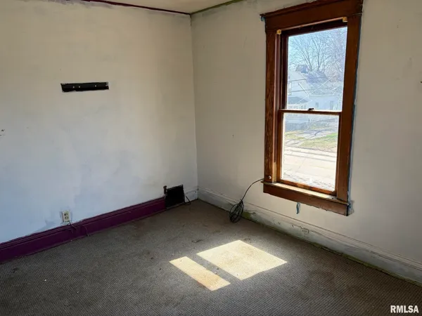 $39,900 | 905 East South Street, Galesburg, IL 61401