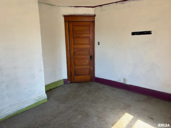 $39,900 | 905 East South Street, Galesburg, IL 61401