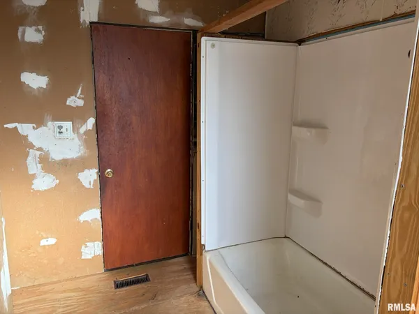 $39,900 | 905 East South Street, Galesburg, IL 61401