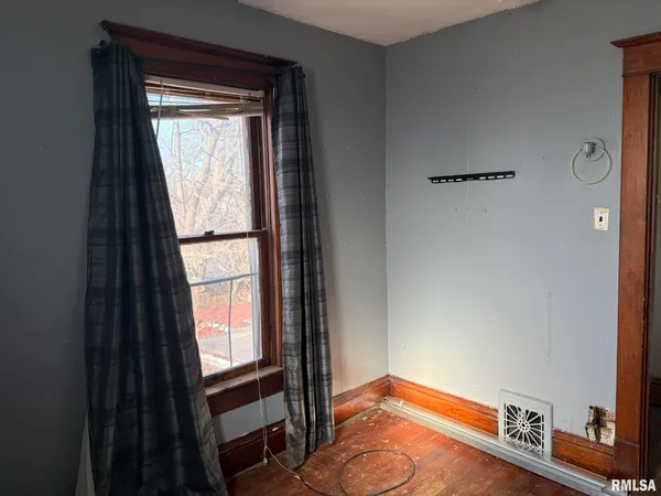 $39,900 | 905 East South Street, Galesburg, IL 61401