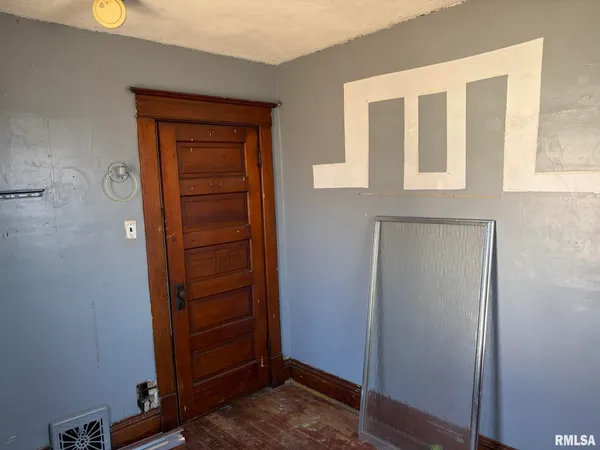 $39,900 | 905 East South Street, Galesburg, IL 61401