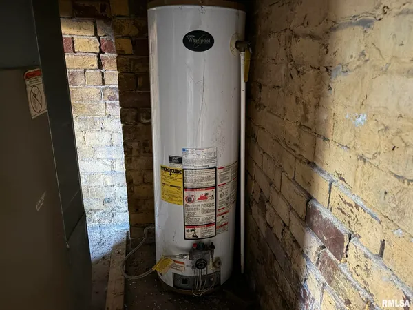 $39,900 | 905 East South Street, Galesburg, IL 61401