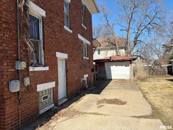 $39,900 | 905 East South Street, Galesburg, IL 61401