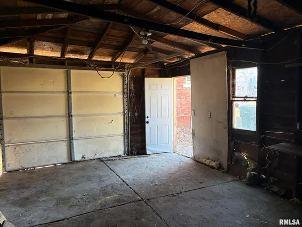 $39,900 | 905 East South Street, Galesburg, IL 61401